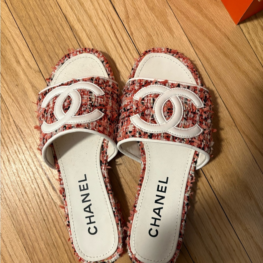 Chanel Women's Red and White Slide Sandals